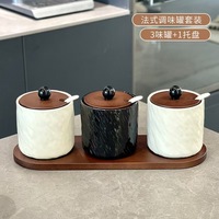 Ensemble de pots à épices en céramique texturée mate avec couvercle en bois, cuillère et plateau en bois – Rangement pour condiments et épices sur comptoir de cuisine