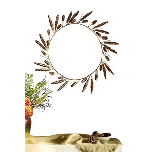Guirnalda Decorativa de Piñas Doradas Estilo Moderno Clásico, Hecha a Mano con Follaje de Hierro, para Otoño, Acción de Gracias, Navidad, Decoración de Entrada - Product Image 1