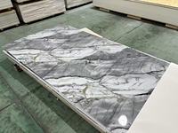 Revêtement de colonne extérieur en composite bois-plastique, matériau écologique, imperméable, grain noyer, panneau mural en panneau UV pour le commerce