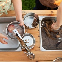Cuisine en bois Montessori d'extérieur pour jeux de rôle, idéale pour les activités culinaires en maternelle, garderie et crèche