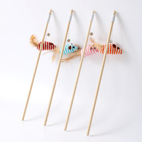 Jouet pour chat en corde de coton tressée et plumes, baguette pour chat avec poignée en bois massif et clochette amovible pour jeu interactif
