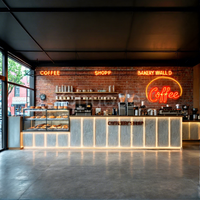 Koffiecounterdecoratie voor een verse fruitsapbar in een luchthavenwinkelcentrum, koffieshopontwerp, volledig winkelontwerp