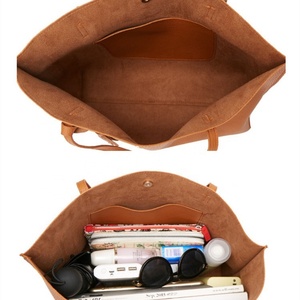 กระเป๋าถือหนัง PU ลายทางสไตล์แฟชั่นประจำชาติ พร้อมพู่ห้อย สำหรับผู้หญิง กระเป๋าสะพายไหล่สุดหรู - Product Image 3