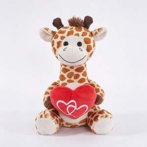 Peluche de jirafa personalizado, peluche de jirafa, peluche de jirafa sosteniendo un corazón. - Product Image 1