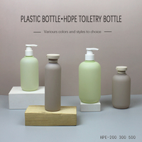 Ramah lingkungan 100ml/200ml hijau merah muda HDPE lembut sentuh botol kosmetik pompa silinder Untuk Tubuh Losion sampo lembut plastik remas