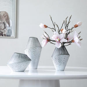 Vase en verre coloré, style nordique américain moderne, modèle de pièce, décoration créative pour la maison, pot de fleurs pour le salon, ornements floraux - Product Image 1