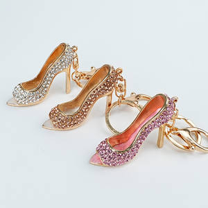 LLavero de tacones altos de Metal con diamantes de imitación a la moda personalizado llavero de chica bonita de lujo con diamantes - Product Image 4
