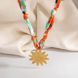 Collares de moda de verano al por mayor, de acero inoxidable 316L, chapados en oro PVD de 14k y 18k, con diseño de pañuelo hawaiano colorido para mujer - Product Image 2