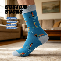 Chaussettes plates funky en tricot à motif de silhouette de surfeur cool et de vague océanique, style été