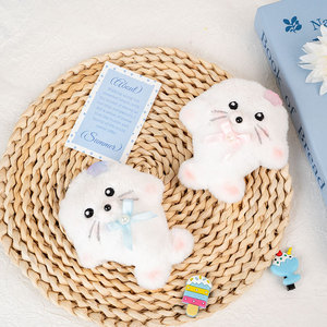 Lindo Llavero de Peluche de Foca Blanca con Lazo y Decoración Floral, Adorable Animal de Peluche Suave para Bolsos - Product Image 5