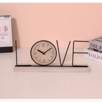 Jam sunyi meja cinta alfabet, kawat logam kreatif geometris Modern untuk ornamen dekorasi seni Desktop