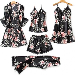 Ensemble pyjama 5 pièces en satin floral pour femme avec coussinets de soutien-gorge, idéal pour la photographie de mariage en studio - Product Image 5