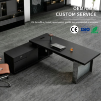 Bureau de direction moderne et simple avec structure de support, rangement multicouche, table de luxe pour PDG, idéal pour le bureau du directeur d'entreprise