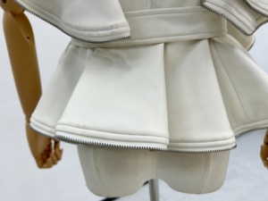 Giacca <span class=keywords><strong>in</strong></span> Pelle Senza Tempo per Donne <span class=keywords><strong>con</strong></span> Dettaglio <span class=keywords><strong>Cintura</strong></span> <span class=keywords><strong>in</strong></span> <span class=keywords><strong>Vita</strong></span>, Cuciture Premium e Interno Morbido, Ideale per Lavoro e Ufficio - Product Image 4