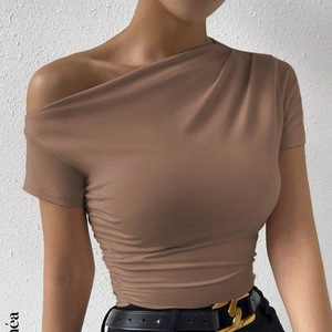 Tops y Camisetas para Mujer Ajustadas con Fruncido Drapeado Irregular y Hombro Descubierto - Product Image 6