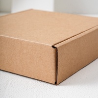 Boîte en carton ondulé personnalisée Talent avec revêtement UV, estampage à chaud, doublure en mousse, poignées en ruban, papier artistique pour l'emballage de vêtements et de chaussures