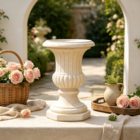 Socle de jardin en résine de style urne classique, fait main et peint à la main, forme irrégulière cannelée, piédestal de présentation vintage décoratif