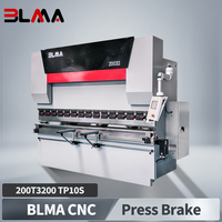 Presse plieuse industrielle chinoise 220 tonnes CNC hydraulique avec outils de pliage et contrôleur Delem
