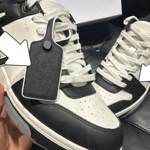 Nouvelles baskets basses de créateur 2026, imprimé flèches noir et blanc, style streetwear décontracté et robuste - Product Image 2