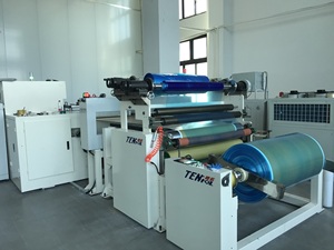 High Standard Advanced Solvent Free Prepreg Gluing <strong>Machine</strong> <strong>for</strong> Epoxy Bismaleimide Cyanate Resin - Product Image 2