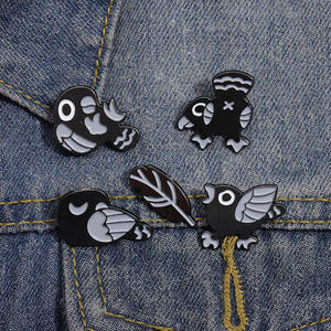 Lindos dibujos animados Mini <span class=keywords><strong>Cuervo</strong></span> esmalte pines Punk joyería Metal artesanía broches solapa insignia mochila camisa Pin accesorios regalo - Product Image 2