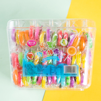 Snoepgoed groothandel OEM/ODM op maat gemaakte private label fruitmotieven gemengde fruitsmaak harde gesneden snoepjes lolly's
