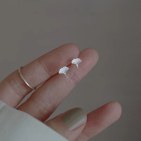 Pendientes de plata 925 para estudiantes femeninas nicho diseño Simple sentido pendientes avanzados 2023 nuevos pendientes de estilo Ins de moda