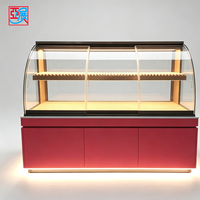 Meubles de boulangerie sur mesure, vitrine à gâteaux en verre incurvé, vitrine à pâtisserie éclairée, comptoir de présentation de desserts rouge pour la vente au détail