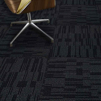 Dalles de moquette modulaires faciles à remplacer pour les sols surélevés dans les centres de données
