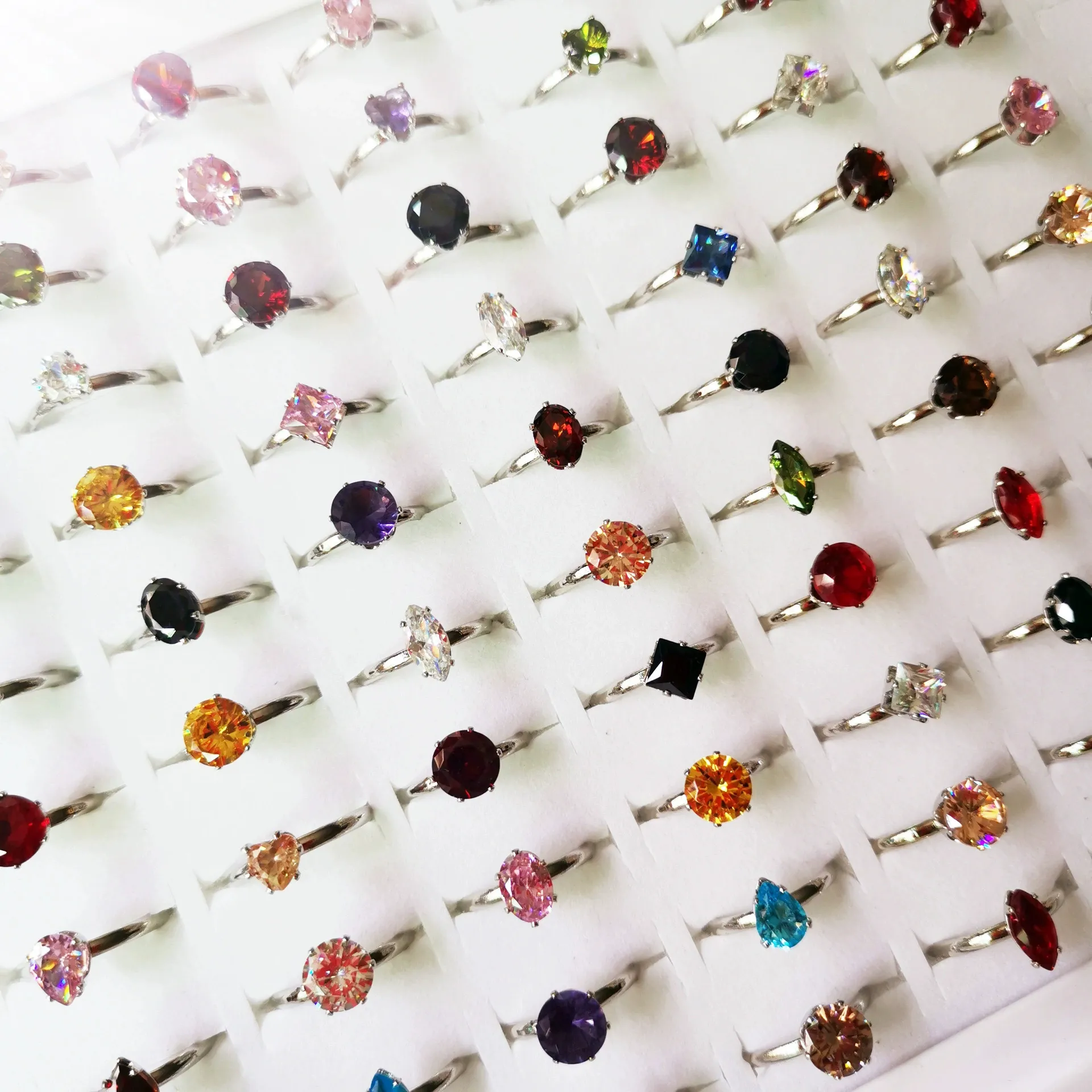 Cincin wanita batu buatan, batch baru cincin berlian batu buatan warna campuran berlian imitasi kristal tembaga paduan cincin wanita