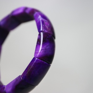 Auténtica Pulsera <span class=keywords><strong>de</strong></span> Sugilita, Protección, Alineación Energética, Cristal <span class=keywords><strong>de</strong></span> Sanación Limpio Energéticamente - Product Image 5