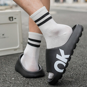 Sandales légères identiques pour hommes et femmes pour les loisirs en plein air, les chaussures de plage et les vêtements de maison. - Product Image 3