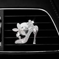Diffuseur d'aromathérapie moderne et populaire pour voiture, en alliage, en forme de mini talons hauts, sacs et couronnes, à clipser sur la sortie d'air, pour l'intérieur de la voiture