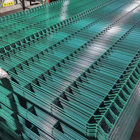 Panneau de clôture en treillis métallique incurvé 3D, cadre en acier au carbone, couleurs personnalisées écologiques pour la sécurité domestique, clôtures de ferme, balcons 3D