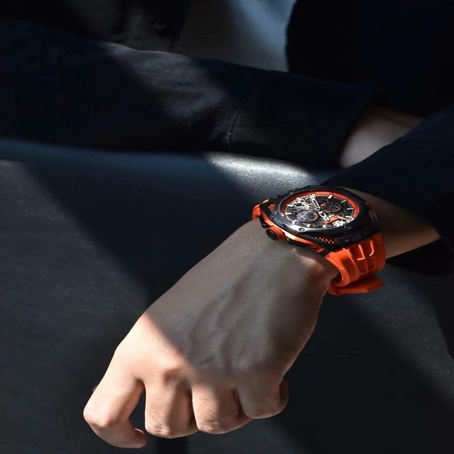 High Quality Outdoor-Inspired Analog Watch with Rugged Stylish Features and Crystal Dial Window Integrating Mechanical Movement