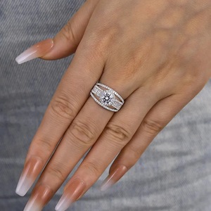 Anello Rotondo da Donna, Stile Elegante e Lussuoso, Gioiello alla Moda per Uso Quotidiano e Feste, Idea Regalo - Product Image 3