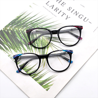 Lunettes de vue élégantes pour femmes, fabriquées avec un cadre en acétate de qualité et des verres en polycarbonate solides pour un usage quotidien