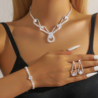 Accessoires en gros haut de gamme Zircon goutte d'eau collier et boucles d'oreilles ensemble chaîne de clavicule de mode coréenne