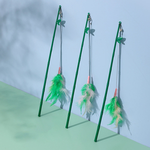 Jouets pour animaux de compagnie : Bâton de chatouilleur pour chat en silicone écologique avec plume et clochette, jouet interactif pour stimuler le mouvement du chat - Product Image 1