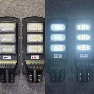 Farola Solar de 100W Modelo 2026 con Iluminación de 3 Lados, IP65, con Sensor de Movimiento para Zonas Residenciales - Product Image 2