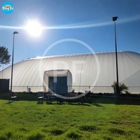 Dôme d'air de football professionnel pour le stade de sport de tennis de gymnase Dômes gonflables pris en charge par l'air Bâtiment de structure de membrane en PVC PVDF