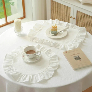 Tovagliette Plissettate di Lusso in Cotone Lavato, Eleganti Sottopiatti Rosa e Bianchi per Pranzo - Product Image 2