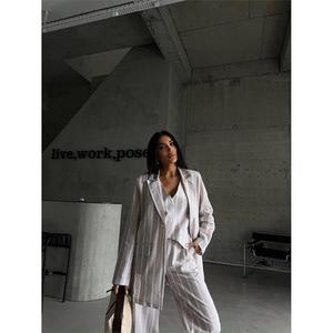 Veste en lin matelassée beige pour femmes, style bomber court, col à revers, motif uni, rembourrage en polyester, taille XL - pour le printemps et l'été - Product Image 4