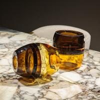 Vase en verre ambré soufflé à la main, silhouette de baril, élégant accent de table, récipient en verre pour villa