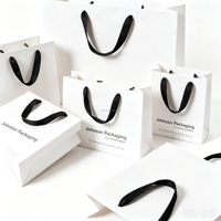 Sac cadeau en carton de luxe fait main, logo personnalisé, estampage à chaud, laminage, couleur personnalisée pour l'emballage de vêtements/chaussures