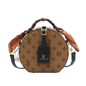 Sac fourre-tout décontracté de luxe de marque de créateur avec fermeture éclair, en polyester, sangle amovible, durable et portable pour femme - Product Image 1