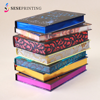 Impression de livres personnalisés à reliure parfaite avec bords pulvérisés et couverture en feuille métallisée pour romans en édition spéciale OEM