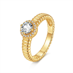 Anillo Texturizado de Plata Pura S925 con Incrustaciones de Moissanita, Clásico para Propuesta, Regalo para Novia y Amante - Product Image 1