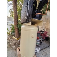 ضاغط هواء مكبسي من إنجرسول راند بمرحلتين، قوة 7.5 حصان، طراز 2545N7/12، تدفق هواء 0.7 متر مكعب/دقيقة، ضغط 12 بار، خزان عمودي 303 لتر لاستخدام ورش إصلاح السيارات