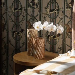 Vase en pierre en spirale de marbre de Rosso Alicante fabriqué à la main Vase de table de flore en spirale rose naturel Surface aiguisée - Product Image 5